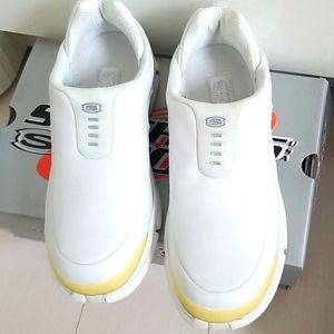 NWOT comfortable sport sneakers